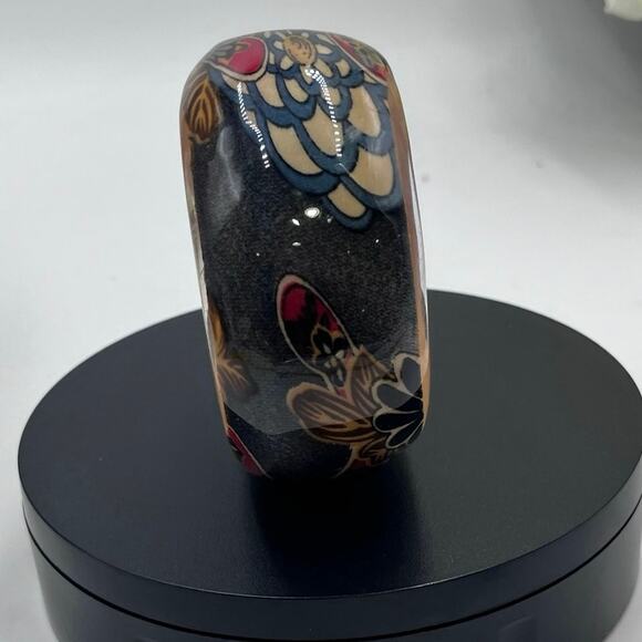 Vintage Lucite Paisley Wide Black Red Retro Floral Chunky Smooth Bangle Bracelet - Picture 8 of 8